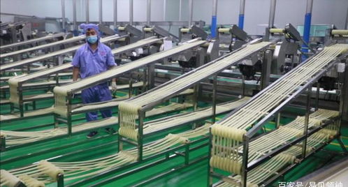 探訪辣條工廠揭秘辣條制作流程,工人日數(shù)辣條六萬根月掙7000元